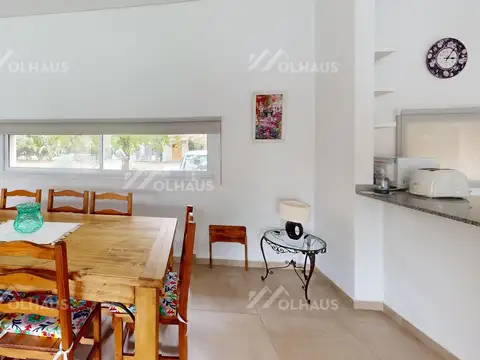 Casa 4 ambientes con 2 baños