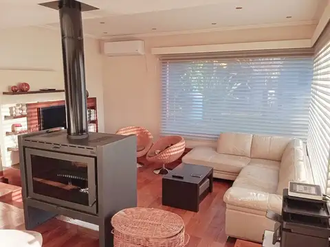 Casa 6 ambientes con 4 baños