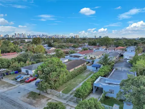 Casa en venta - 2 Dormitorios 2 Baños - Miami