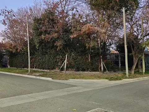 Casa 10 ambientes con 4 baños