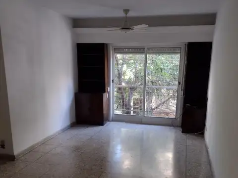 Ramon Falcon 3600, Piso 1