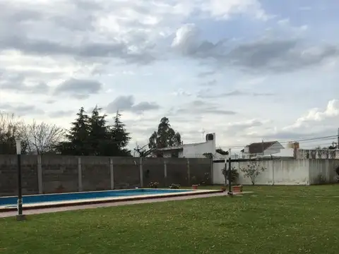 Casa 13 ambientes con 3 baños