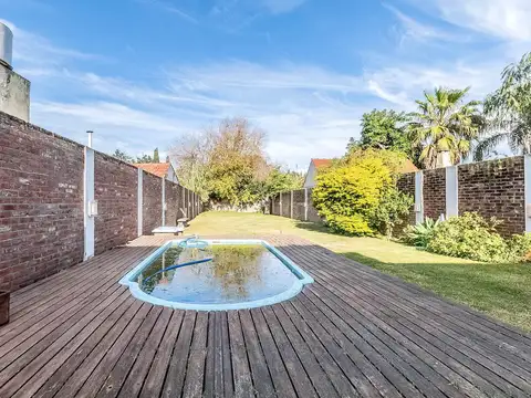 Casa 4 ambientes con 2 baños