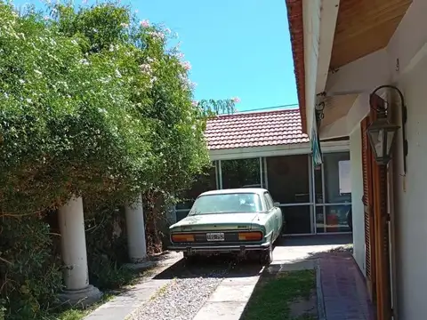 Casa 5 ambientes con 3 baños