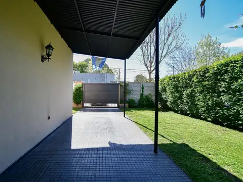 Casa en Venta con 2 cocheras