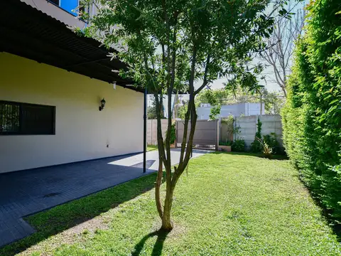 Casa 7 ambientes con 2 baños