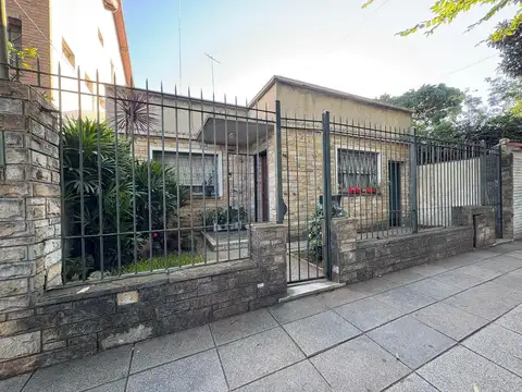 Terreno 8,66 X 20 m con demolición, apto duplex.