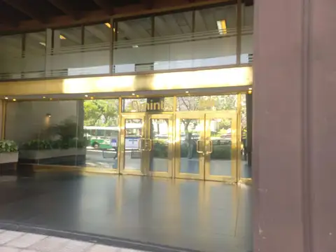 Oficina en Alquiler con 6 cocheras