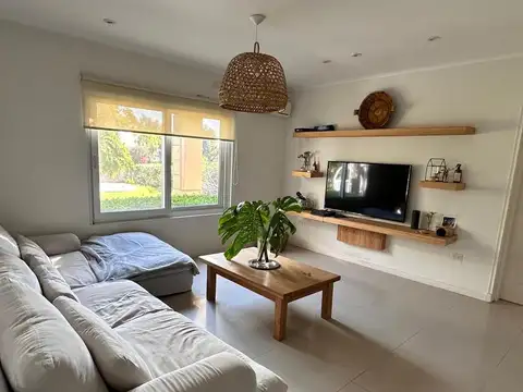 Casa 7 ambientes con 3 baños