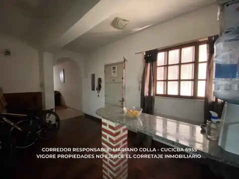 Casa 8 ambientes con 4 baños