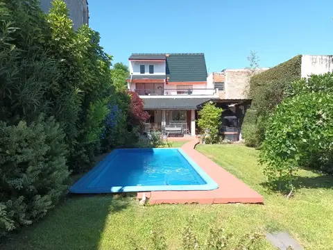 Casa en Venta con 2 cocheras