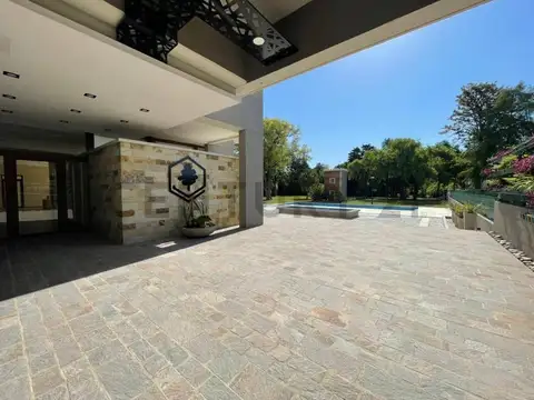 Departamento en Alquiler con 1 cocheras