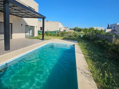 Santo Tomas - Mariano Acosta 3000