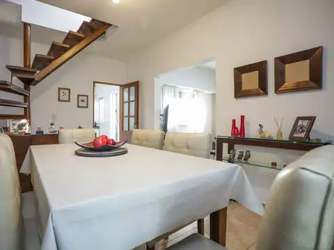 Depto Tipo Casa 4 ambientes con 2 baños