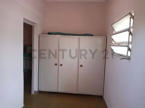 VENTA de Casa de 3 DORMITORIOS en barrio 7 JEFES, Santa Fe.