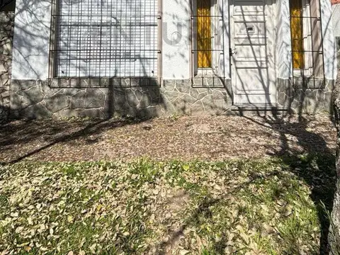 VENTA de Casa de 3 DORMITORIOS en barrio 7 JEFES, Santa Fe.