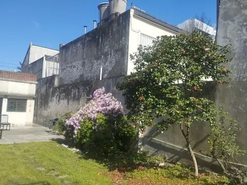 Casa 6 ambientes con 2 baños