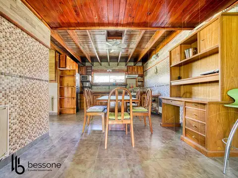 Casa 4 ambientes con 2 baños