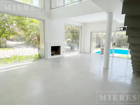 Casa en alquiler anual sin muebles sobre lote Interno en Los Sauces, Nordelta