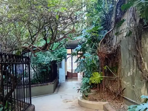 Departamento 4 ambientes antiguo en alquiler, luminoso y apto profesional en Retiro