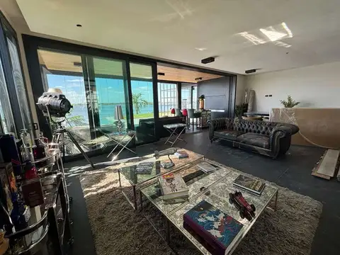 Casa en Venta con 4 cocheras