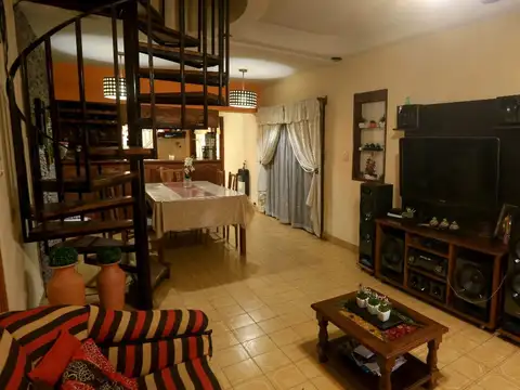 Casa 5 ambientes con 2 baños