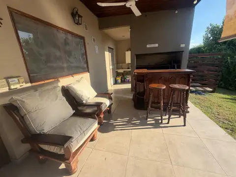 Casa en Venta con 4 cocheras