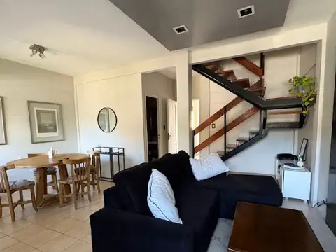 Dúplex 6 Ambientes en Guillermo Enrique Hudson, Berazategui.