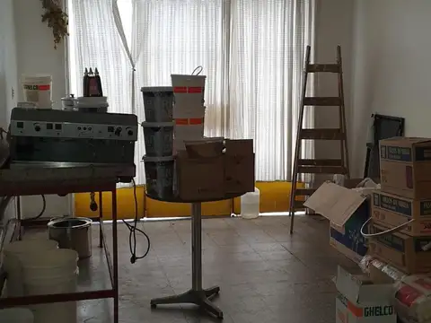 Local en Alquiler en Villa Luzuriaga, $ 900.000