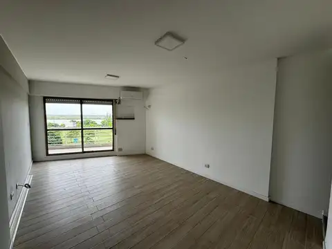 Monoambiente con balcon vista al rio