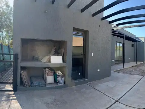 Casa 4 ambientes con 2 baños