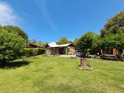 Villa Ciudad Parque. Casa de dos dormitorios sobre calle principal.