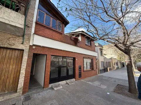 Dpto. Tipo casa para dos familias sin expensas