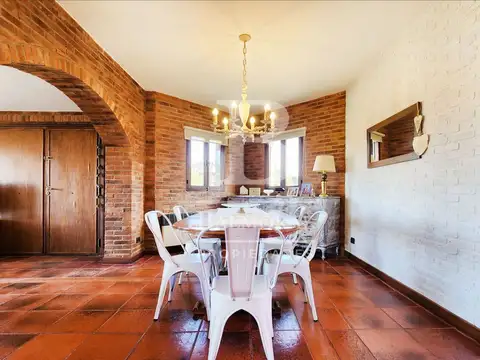 Casa 5 ambientes con 4 baños