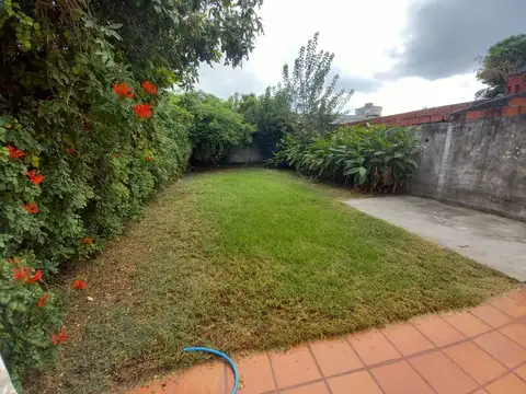 Casa de 3 ambientes sobre lote de 8,66 x 43mts en Campana