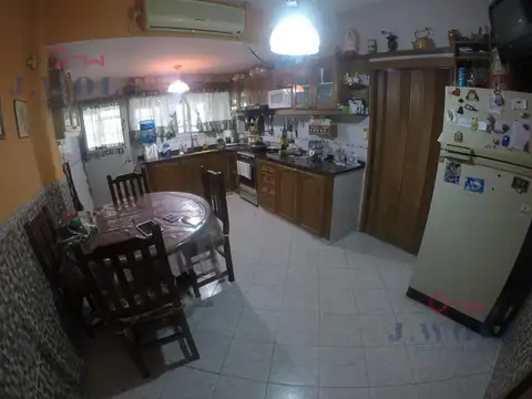 Casa en Venta con 3 cocheras