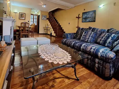 Depto Tipo Casa en Venta con 2 cocheras