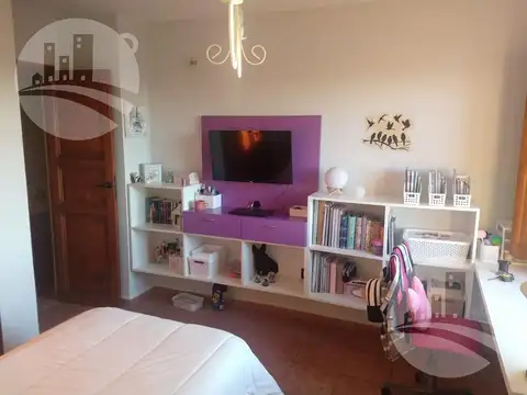 Casa 5 ambientes con 4 baños