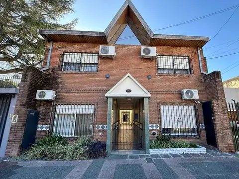 TRIPLEX VENTA RAMOS MEJIA 4 AMBIENTES CON PATIO