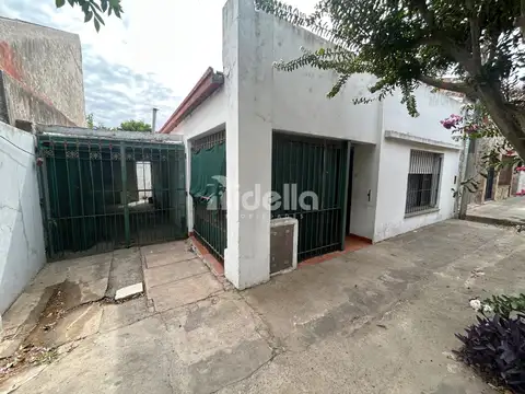 Casa sobre lote de 10 x 35,45 m con segunda vivienda y amplio jardín