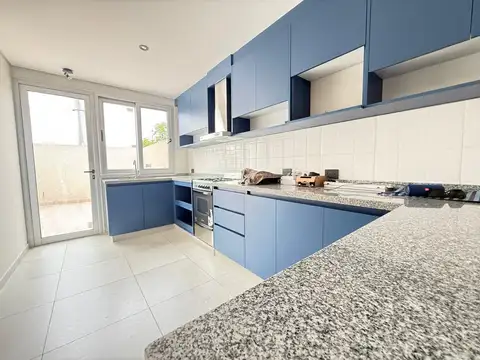 Depto Tipo Casa en Alquiler de 3 dormitorios