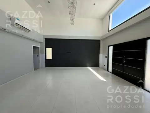 Casa en Alquiler con 2 cocheras