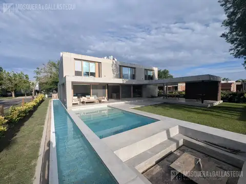 TEMPORADA ENERO 2026. Casa racionalista! 3 dormitorios en suite . Fogonero. 3 sectores picinas.