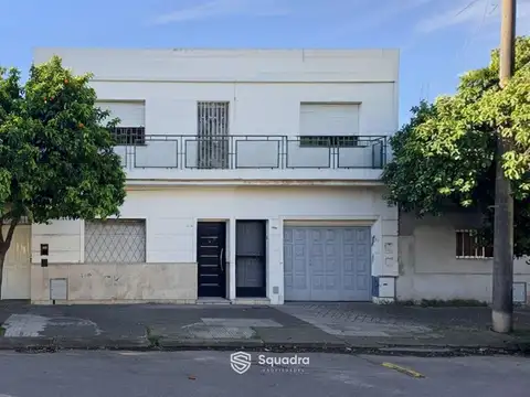 VENTA - PH 2 dormitorios, con patios y cochera - Barrio Roque Saenz Peña, Rosario.