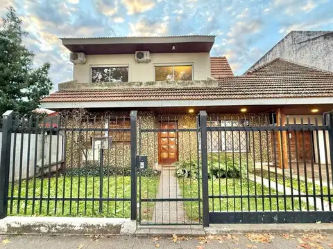 VENTA CASA SAN ISIDRO 7 AMB JARDIN PILETA, QUINCHO