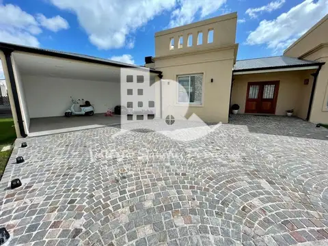 Casa en Venta en Las Golondrinas, USD 380.000