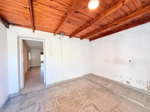 Casa de 3 ambientes en venta en lujan apto crédito hipotecario con patio y cochera santa sofia 1872