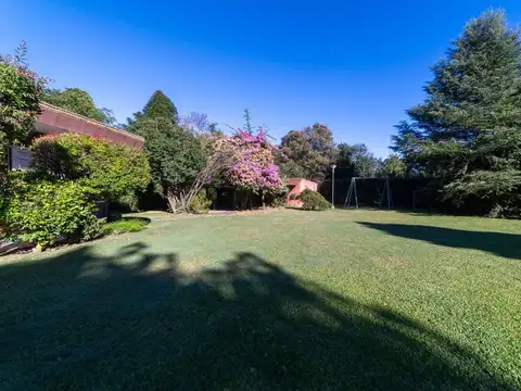 Casa en Venta con 3 cocheras