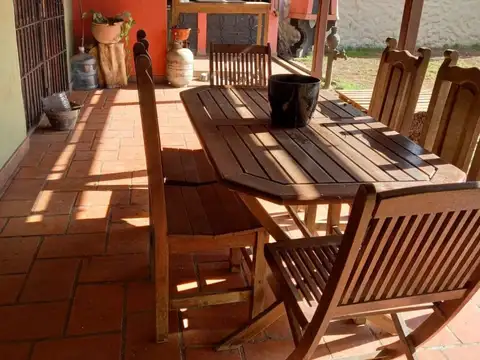 Casa 6 ambientes con 2 baños