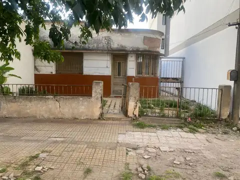 Calle 14 e/ 32 y 33 100